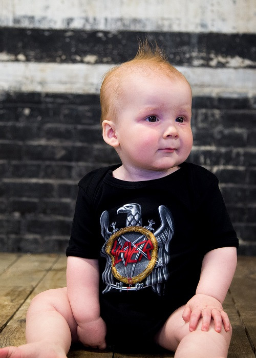 Slayer Rompertje Silver Eagle baby metal rompertjes | Littlerockstore fotoshoot